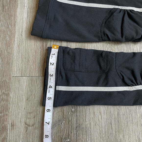 Lululemon Armwarmer - Picture 7 of 8